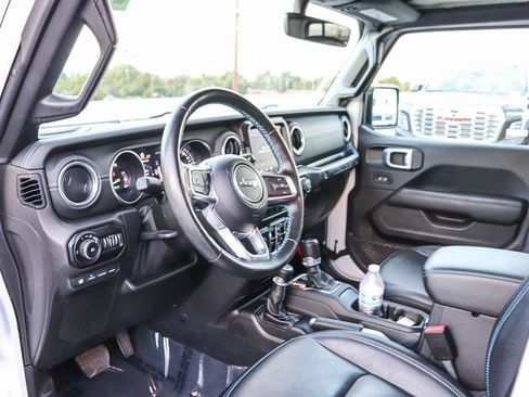 Used 2021 Jeep Wrangler Unlimited Rubicon 4xe w/ Cold Weather Group AWD/4WD image 23