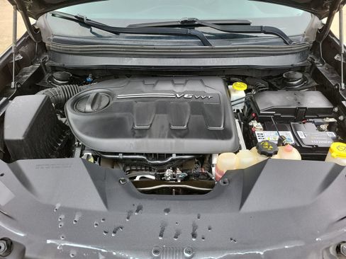 Used 2019 Jeep Cherokee Latitude Plus w/ Comfort/Convenience Group FWD image 28