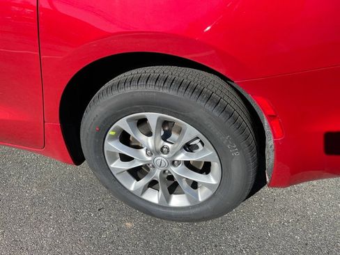 New 2026 Chrysler Pacifica Select AWD/4WD image 7