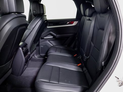 Certified 2024 Porsche Cayenne S image 9