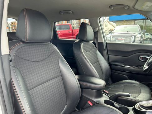 Used 2018 Kia Soul ! image 12