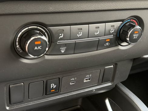 Used 2025 Nissan Frontier SV RWD image 13