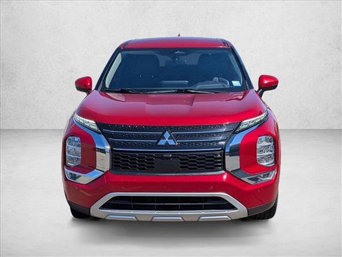 Used 2024 Mitsubishi Outlander SE FWD image 2