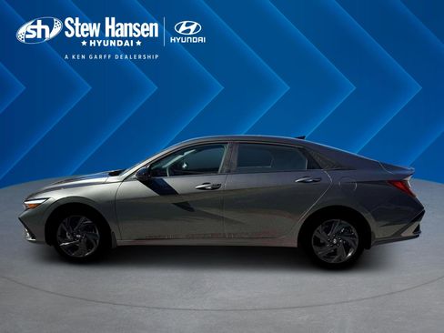 New 2026 Hyundai Elantra SEL Sport FWD image 3