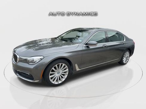 Used 2018 BMW 740i image 2