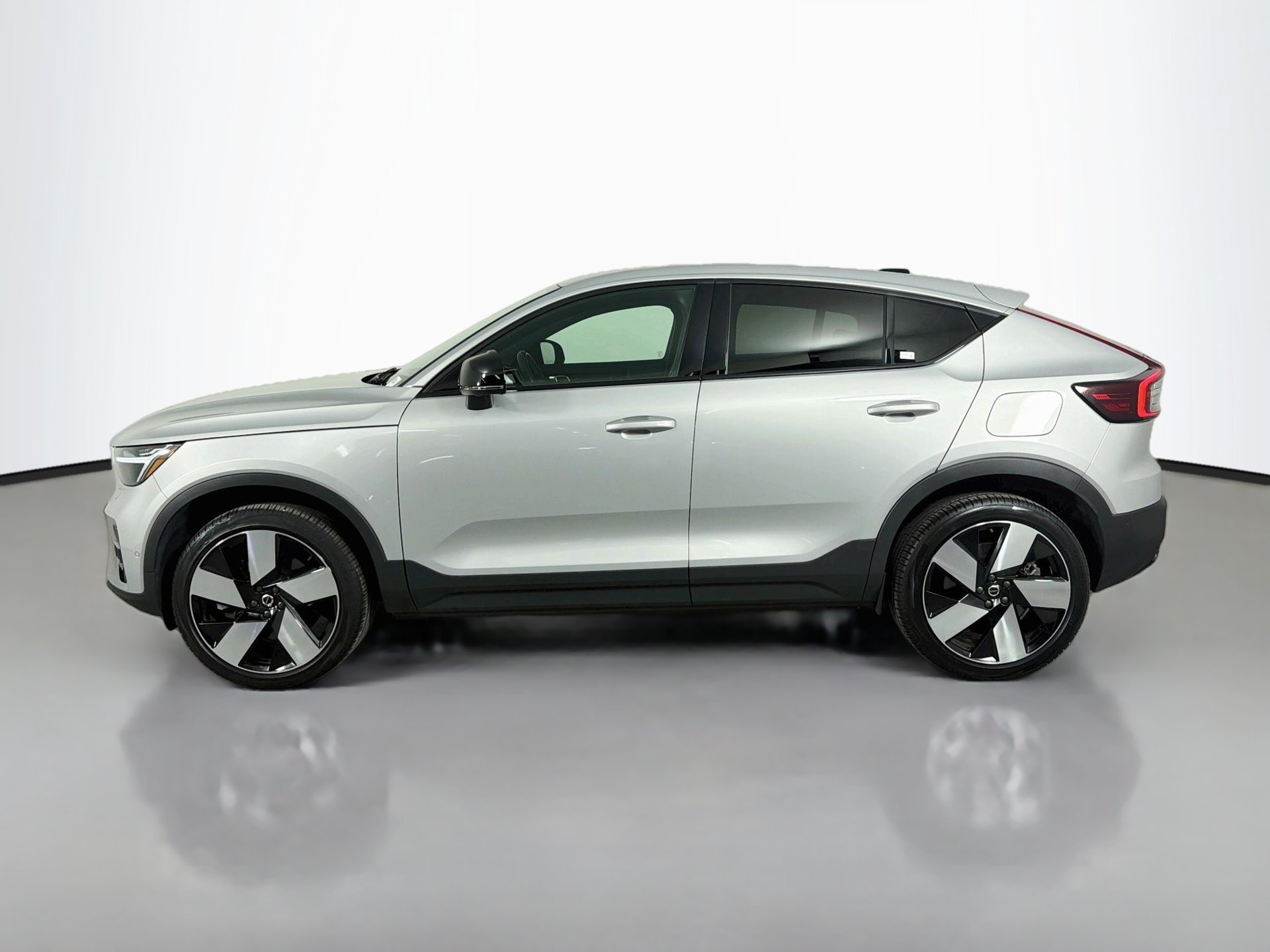 Used 2023 Volvo C40 P8 Recharge Ultimate AWD/4WD image 9
