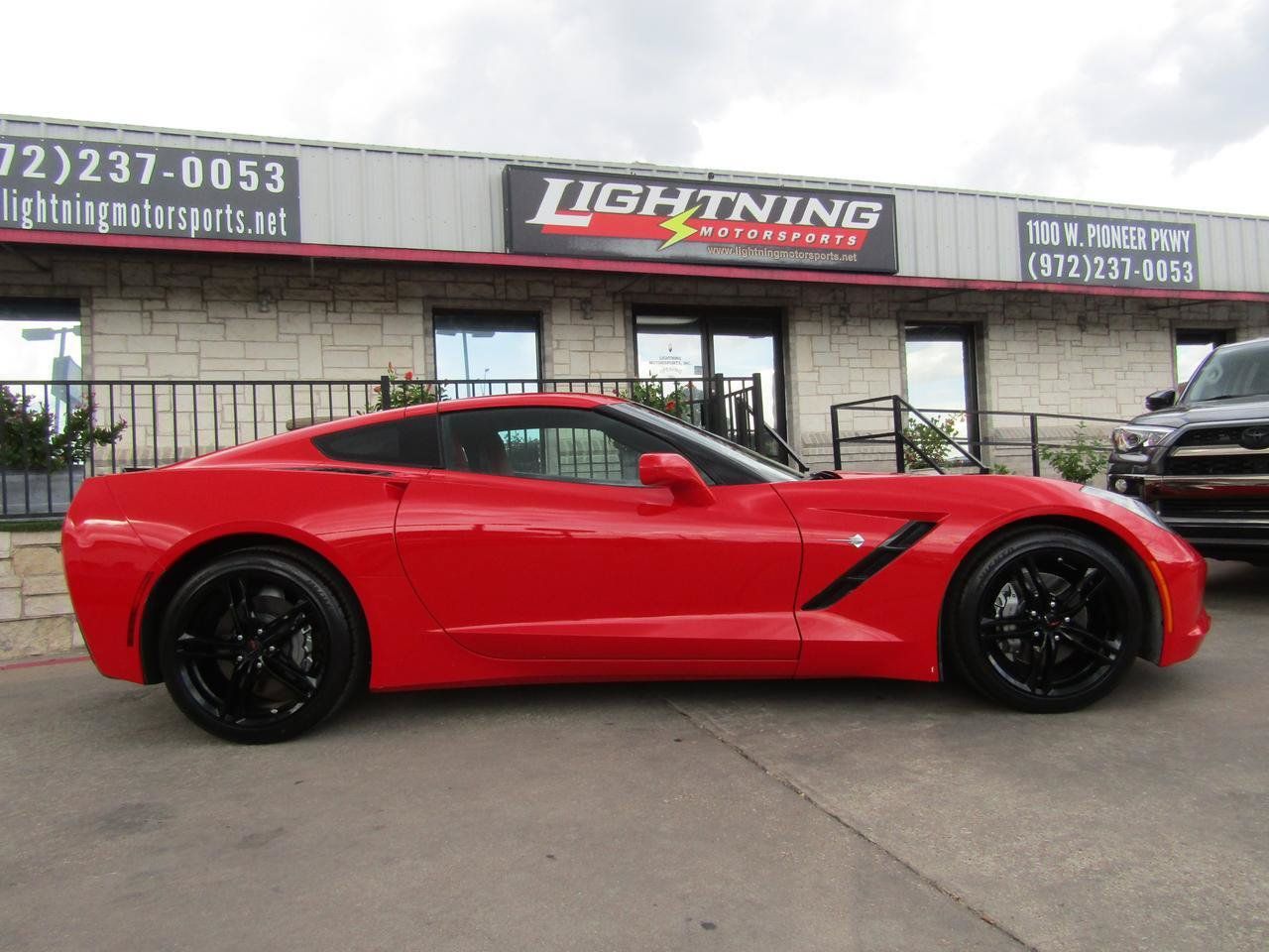Used 2016 Chevrolet Corvette Stingray Coupe RWD image 6