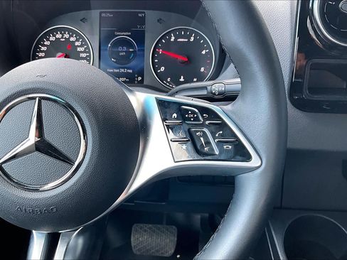 Used 2025 Mercedes-Benz Sprinter 2500 image 22