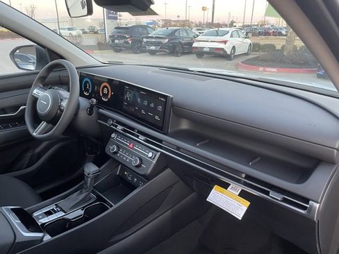 New 2025 Hyundai Tucson SE image 25