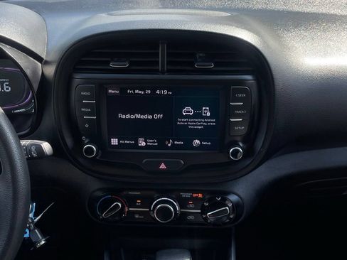 Used 2024 Kia Soul LX w/ Option Group 015 FWD image 16