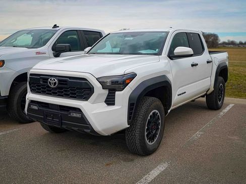 Used 2024 Toyota Tacoma TRD Off-Road image 1