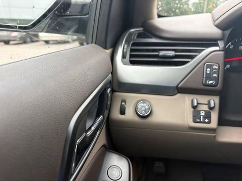 Used 2019 Chevrolet Suburban LT RWD image 12