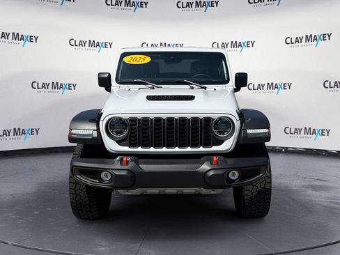 Used 2025 Jeep Gladiator Mojave w/ Convenience Group AWD/4WD image 8