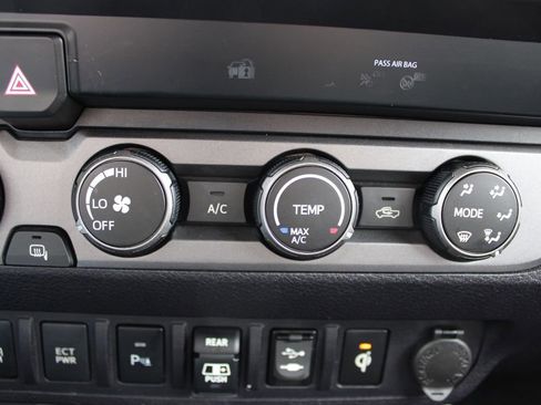 Used 2019 Toyota Tacoma TRD Sport image 24