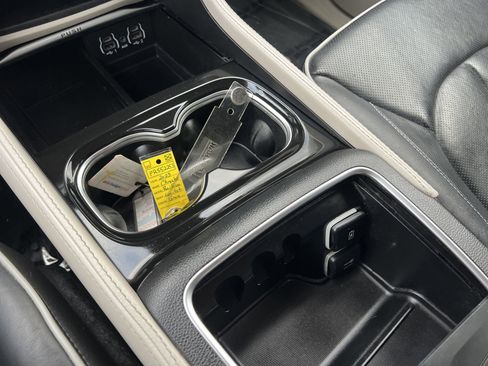 Used 2023 Chrysler Pacifica Limited image 12