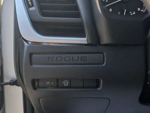 Used 2024 Nissan Rogue S image 18