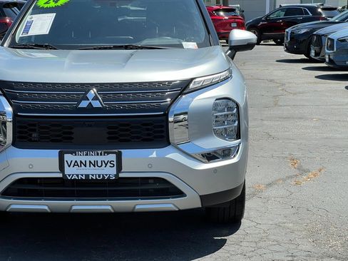 Used 2024 Mitsubishi Outlander SE FWD image 13