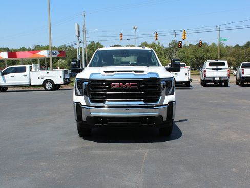 Used 2024 GMC Sierra 2500 Pro w/ Convenience Package image 8