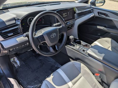 Used 2025 Toyota Camry SE w/ Convenience Package FWD image 17