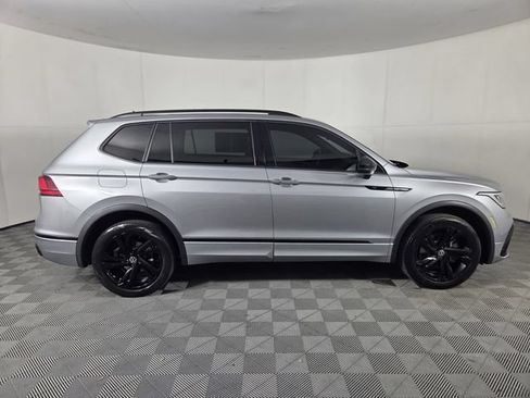 Used 2024 Volkswagen Tiguan SE R-Line AWD/4WD image 4