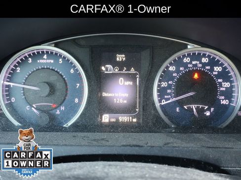 Used 2017 Toyota Camry XLE image 2