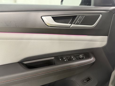 Used 2025 Volkswagen Atlas Peak Edition SE image 14