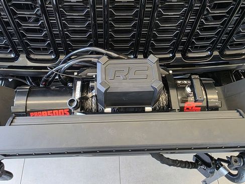 New 2026 Jeep Gladiator Sport AWD/4WD image 10