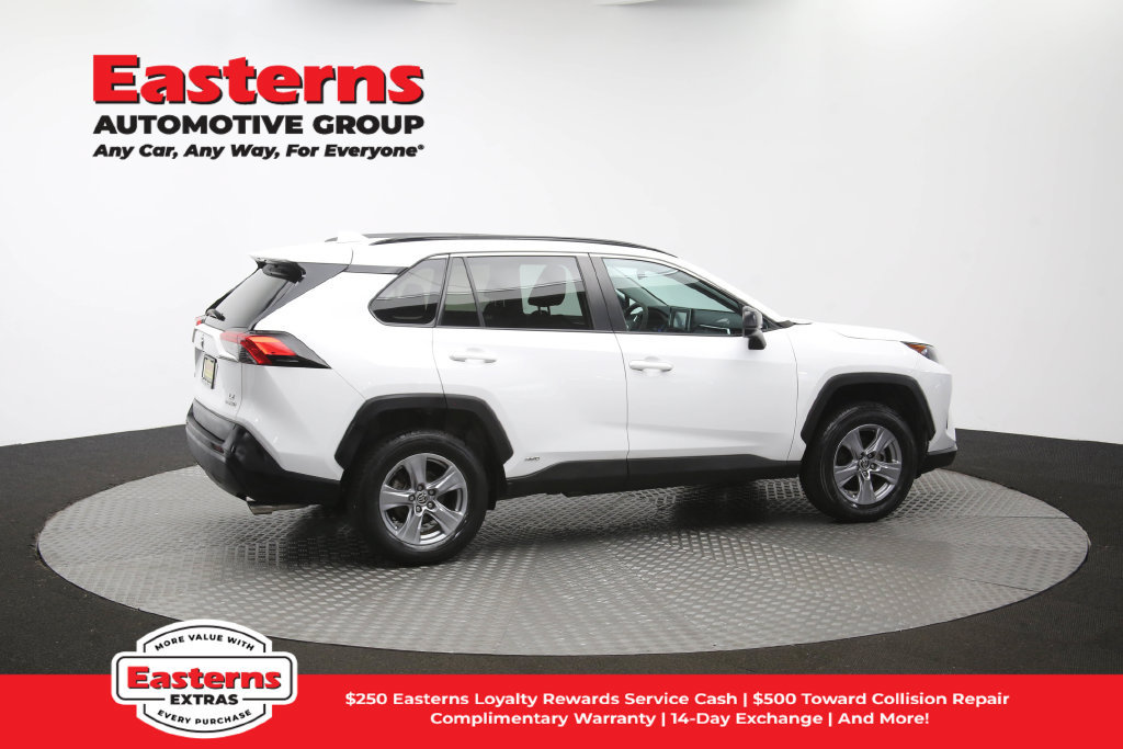 Used 2022 Toyota RAV4 LE AWD/4WD image 45