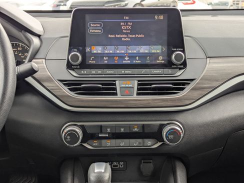 Used 2025 Nissan Altima 2.5 SV image 18