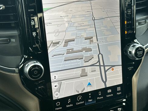 Used 2024 RAM 2500 Laramie image 18