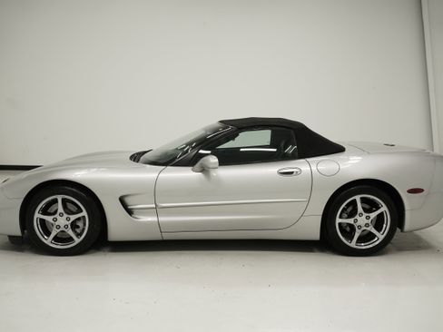 Used 2004 Chevrolet Corvette Convertible w/ Preferred Equipment Group image 7