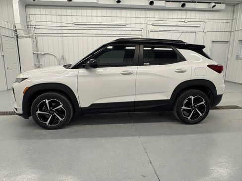 Used 2021 Chevrolet TrailBlazer RS w/ Technology Package FWD image 8