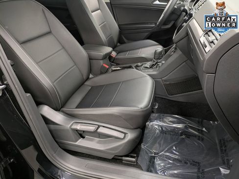 Used 2021 Volkswagen Tiguan SE w/ Panoramic Sunroof Package image 29