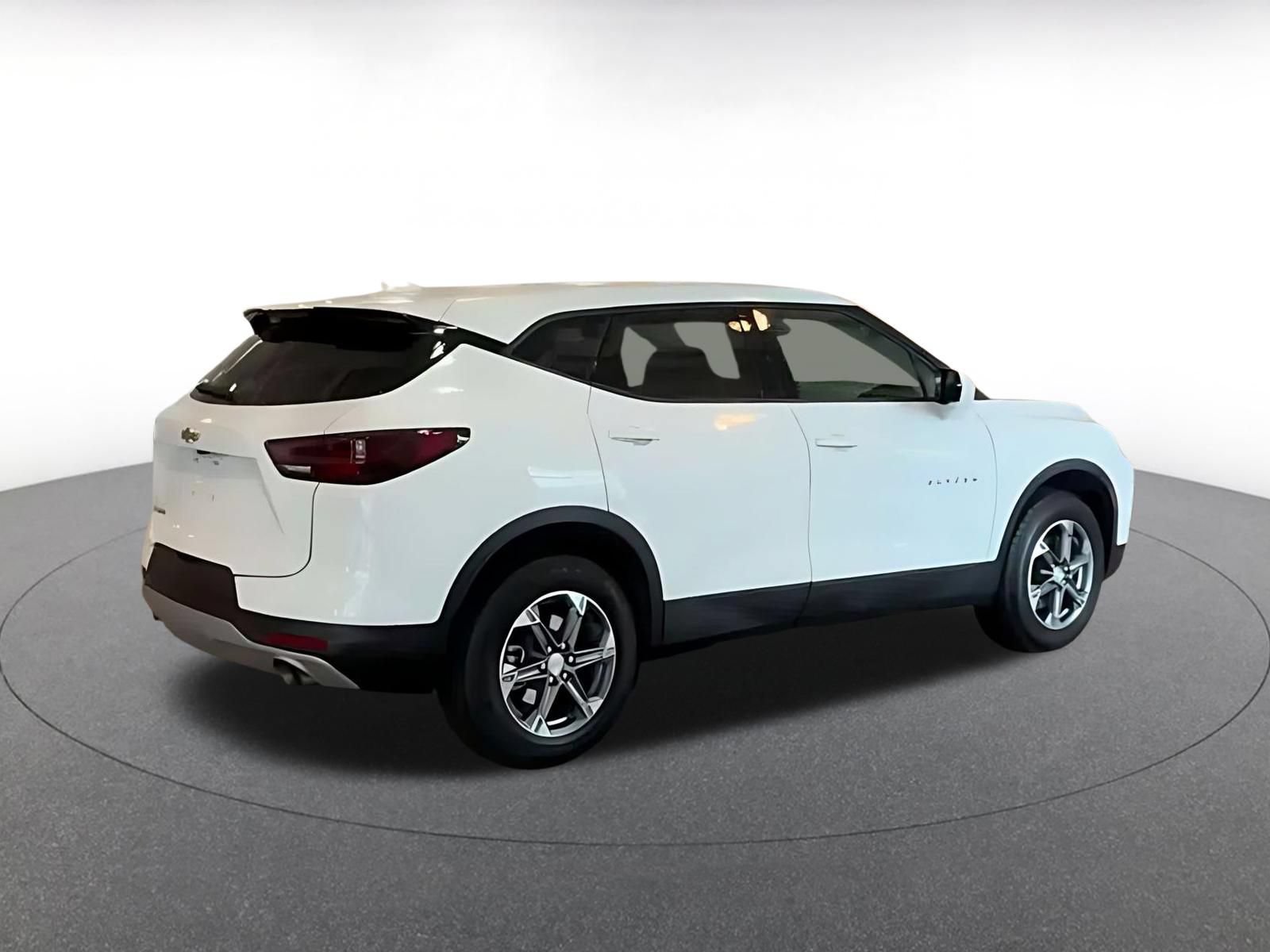 Used 2025 Chevrolet Blazer LT FWD image 9