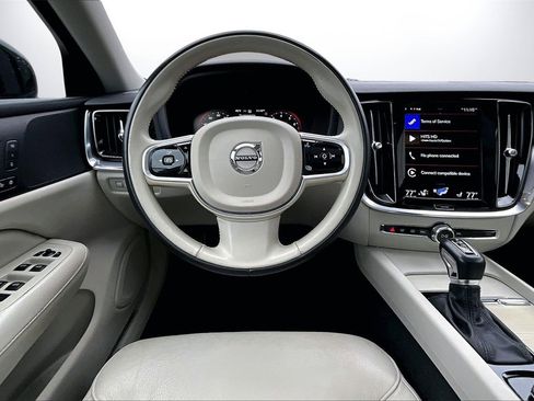 Used 2020 Volvo S60 T5 Momentum image 11