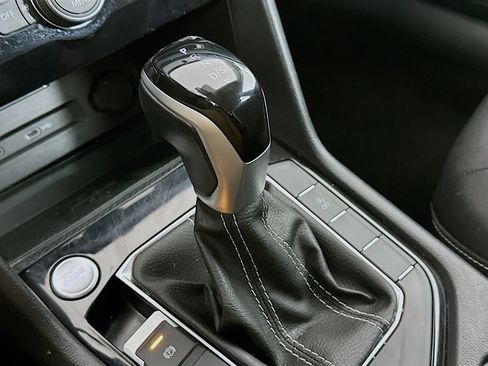 Used 2024 Volkswagen Taos SE image 24