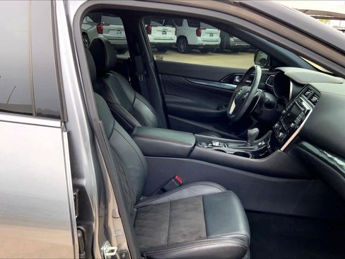 Used 2023 Nissan Maxima SR w/ Sport Mat Group FWD image 9