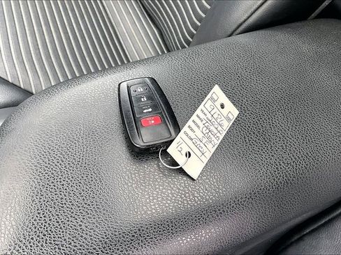 Used 2020 Toyota Camry SE FWD image 35