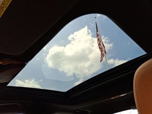 Used 2025 BMW 330i xDrive Sedan w/ Premium Package image 11