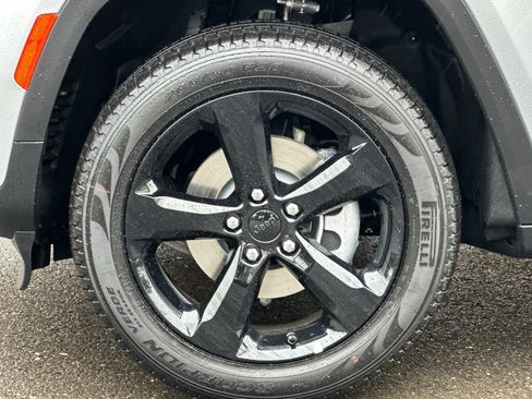 New 2026 Jeep Grand Cherokee Limited w/ Limited Altitude Package AWD/4WD image 24