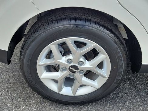 Used 2025 Kia Soul LX FWD image 7