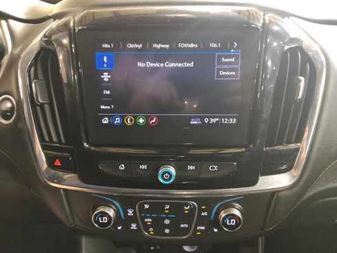 Used 2020 Chevrolet Traverse LT image 25