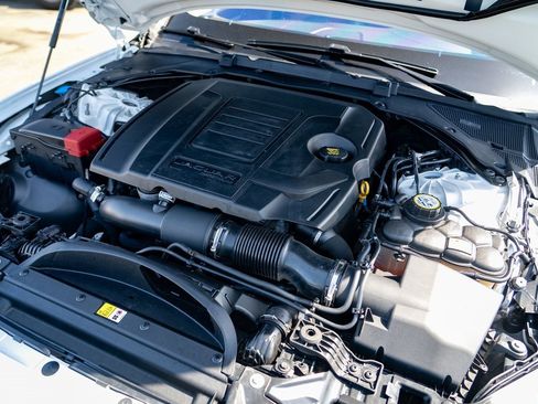 Used 2018 Jaguar XF Prestige image 28