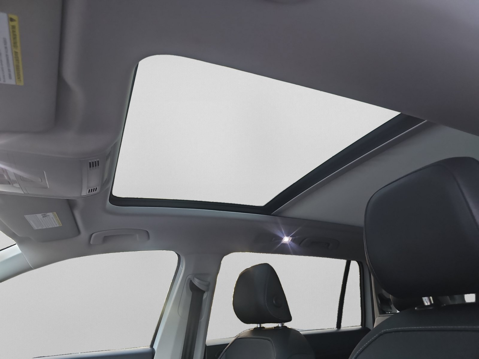 Used 2019 Volkswagen Tiguan SE w/ Panoramic Sunroof Package FWD image 13