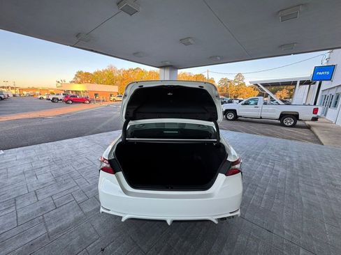 Used 2023 Toyota Camry SE image 8