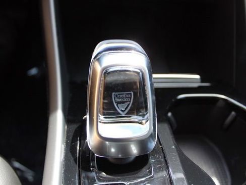 Certified 2024 Volvo XC40 B5 Ultimate w/ Protection Package Premier AWD/4WD image 36