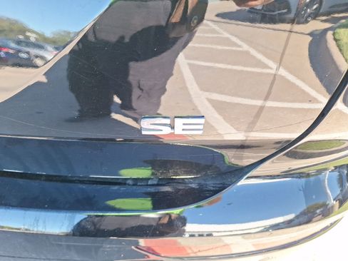 Used 2022 Mitsubishi Outlander SE image 12