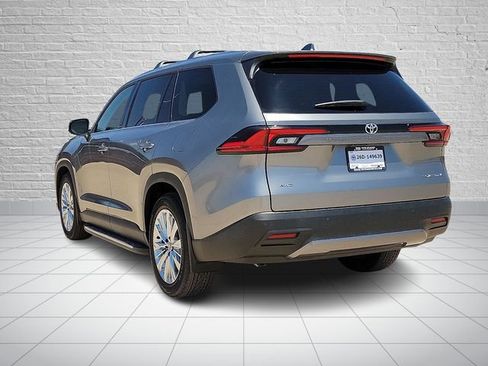Used 2025 Toyota Grand Highlander AWD image 3