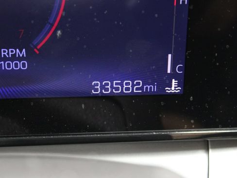 Used 2025 Chevrolet Trax LT w/ LT Convenience Package FWD image 2