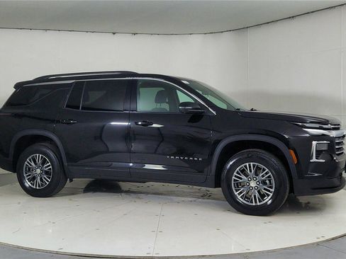 Used 2024 Chevrolet Traverse LT image 8
